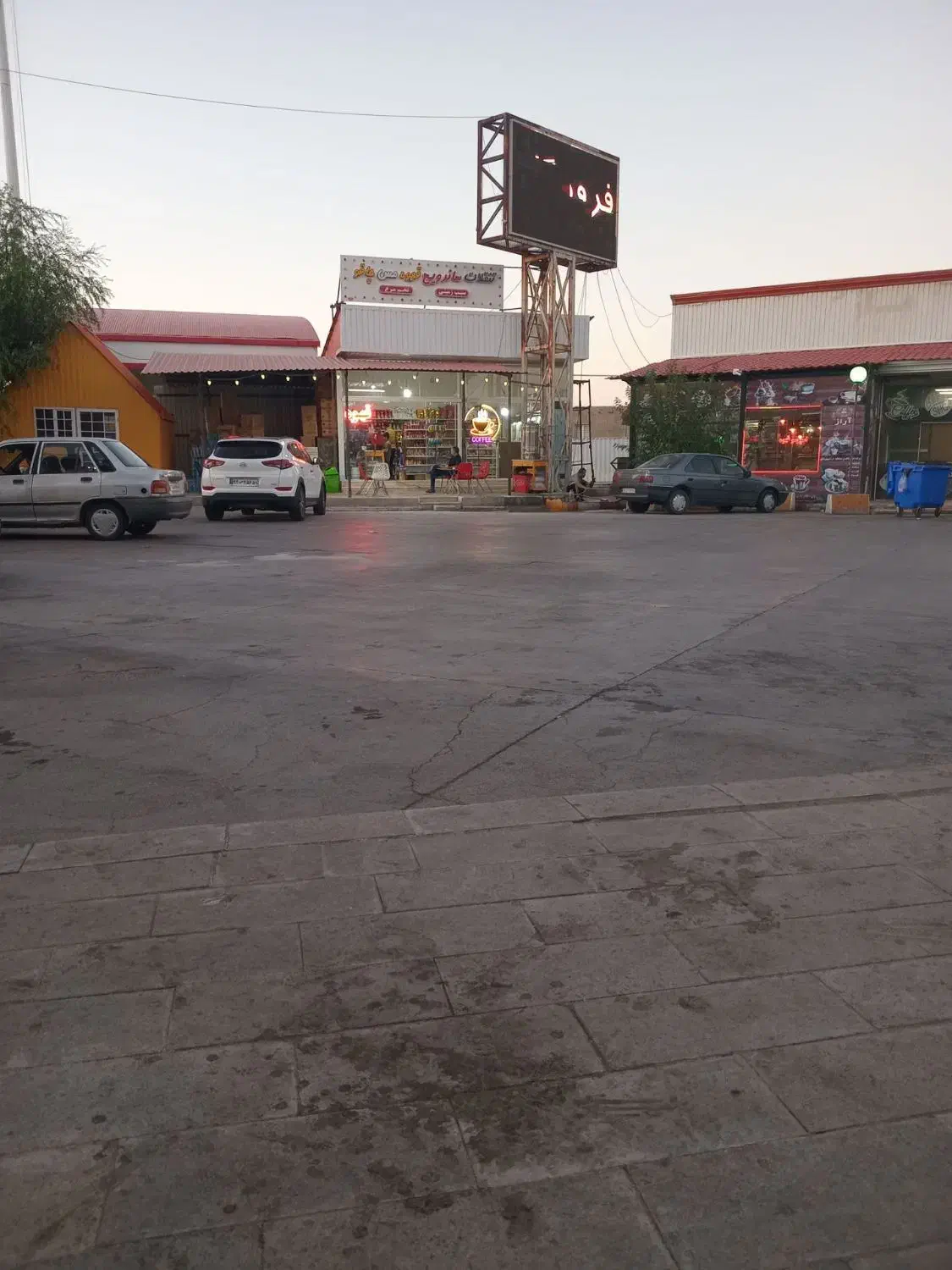 به 2 نفر نظافتچی جهت کار در پمپ بنزین نیازمندیم|استخدام خدمات فروشگاه و رستوران|زنجانرود, |دیوار