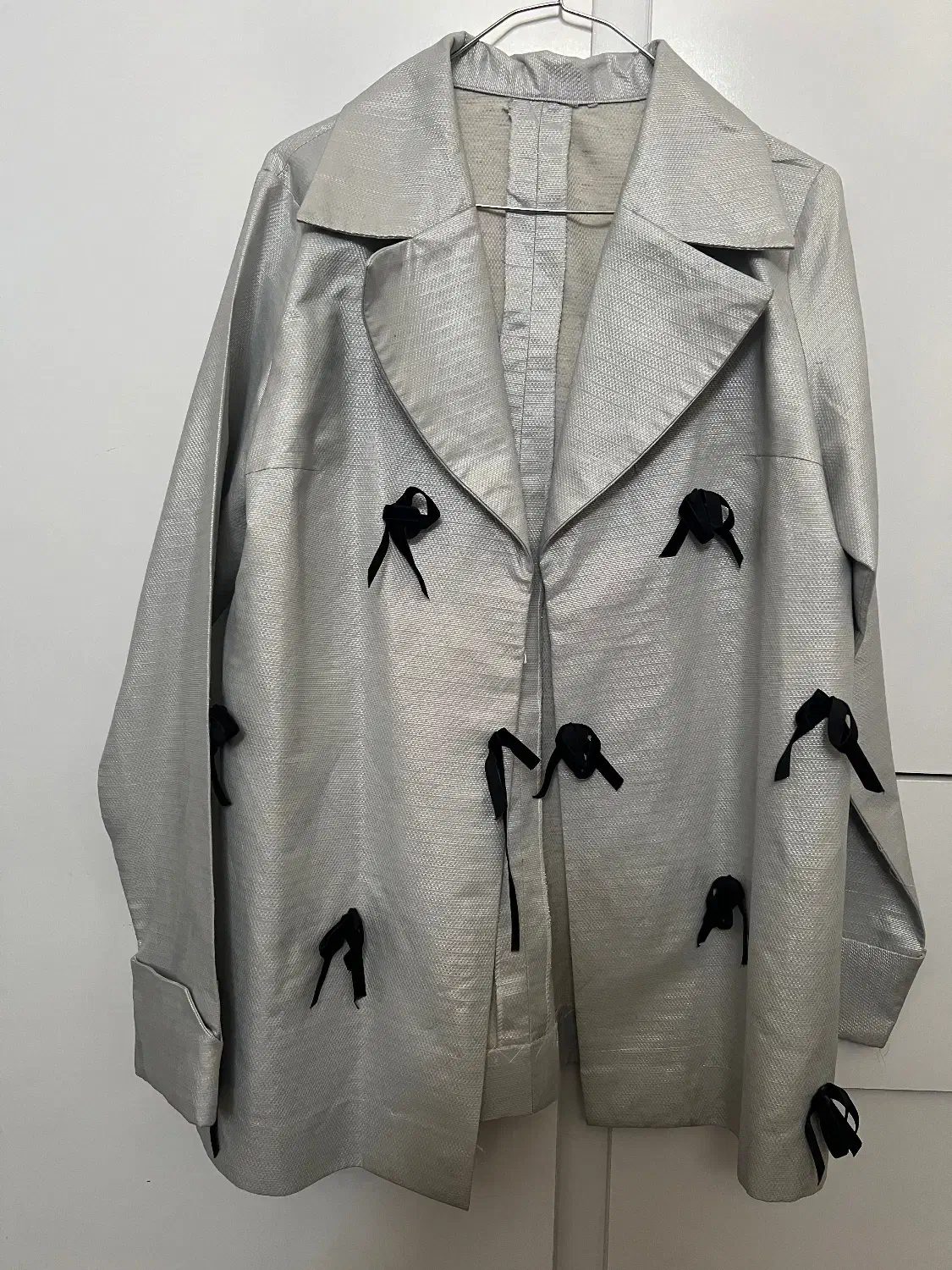 کت زیبا|لباس|مشهد, شهید آوینی|دیوار