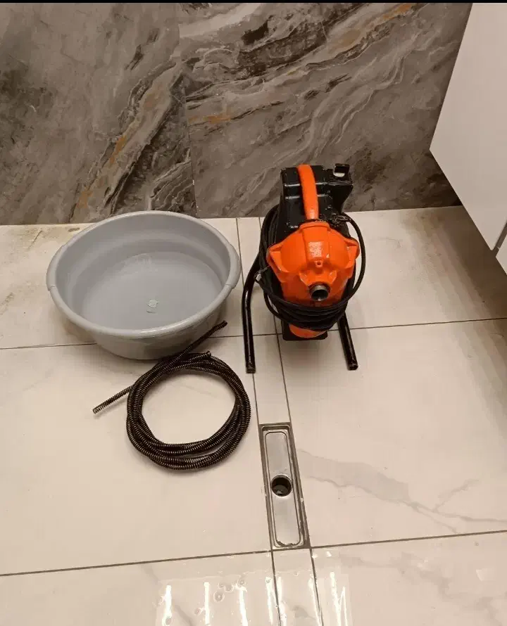 لوله بازکن چاه با فنر برقی فنر زنی/گرفتگی فاضلاب/|خدمات پیشه و مهارت|شیراز, ریشمک|دیوار