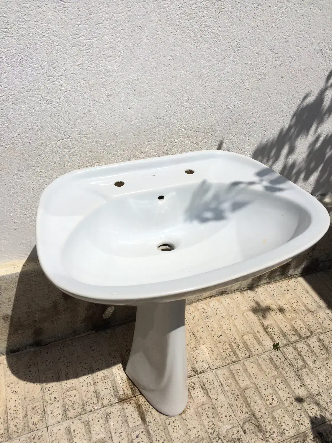 روشویی سرامیکی بزرگ|لوازم سرویس بهداشتی|رشت, آب و برق|دیوار