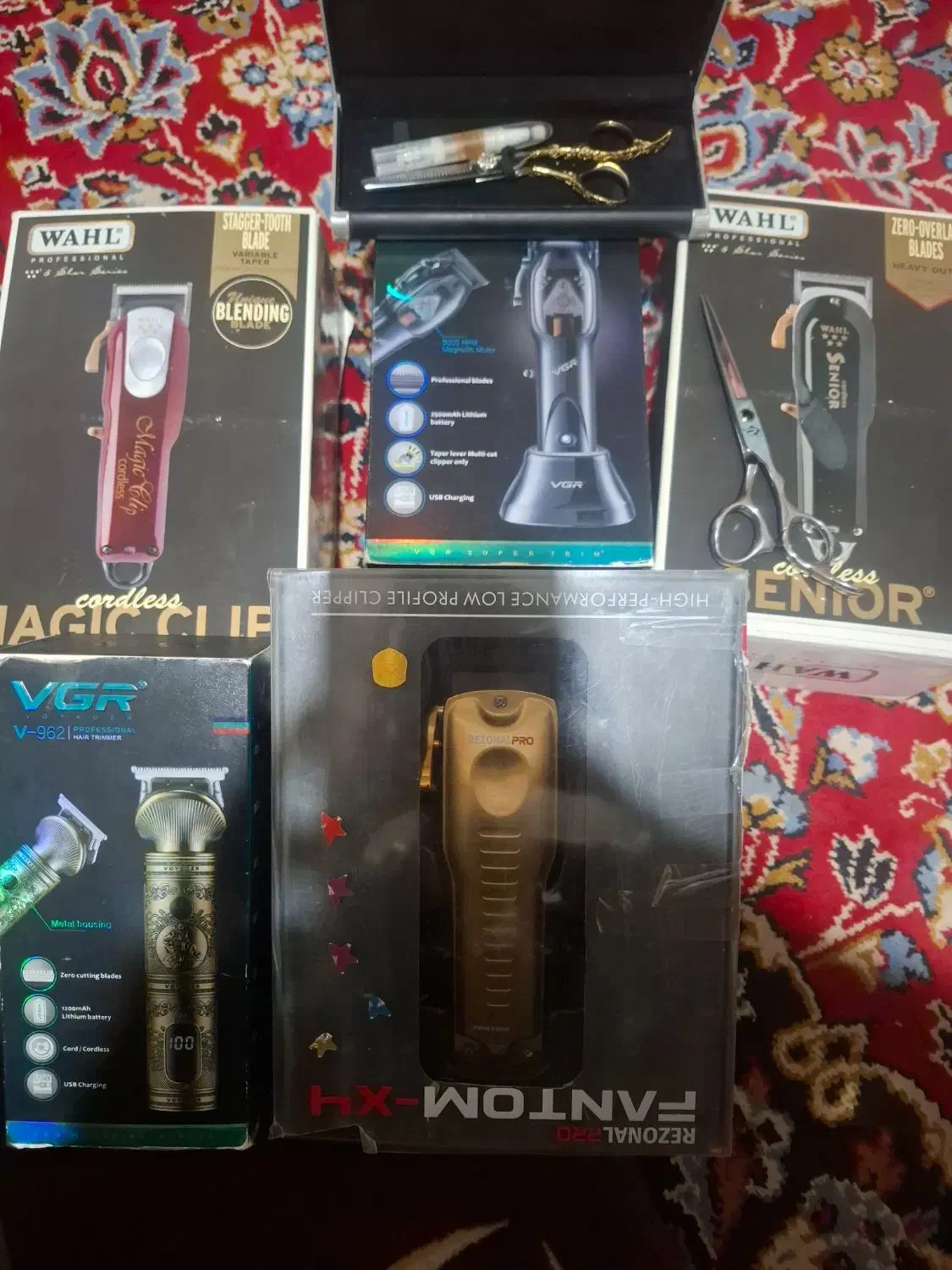 تمام لوازم آرایشگاه کامل کامل به فروش میرسد|آرایشگاه و سالن‌های زیبایی|بجنورد, |دیوار