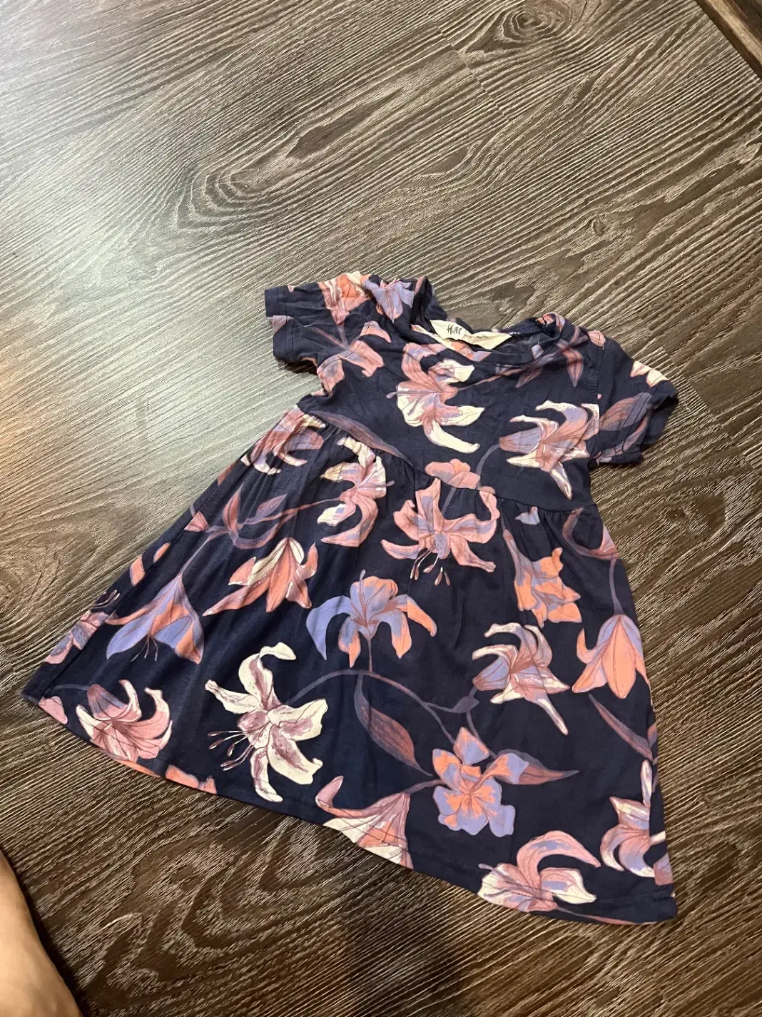 لباس بچه|کفش و لباس بچه|رشت, معلم|دیوار