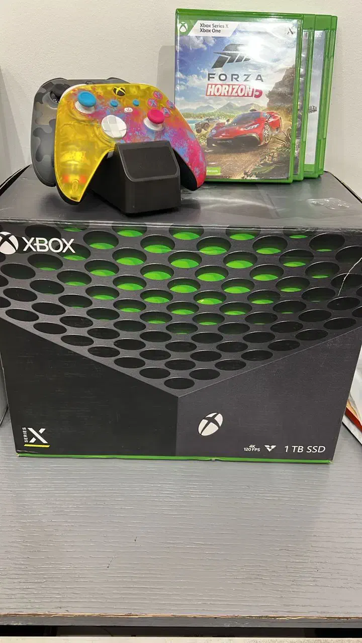 XBOX Series X با دو دسته و ۴ دیسک|کنسول، بازی ویدئویی و آنلاین|اصفهان, سپاهان‌شهر|دیوار