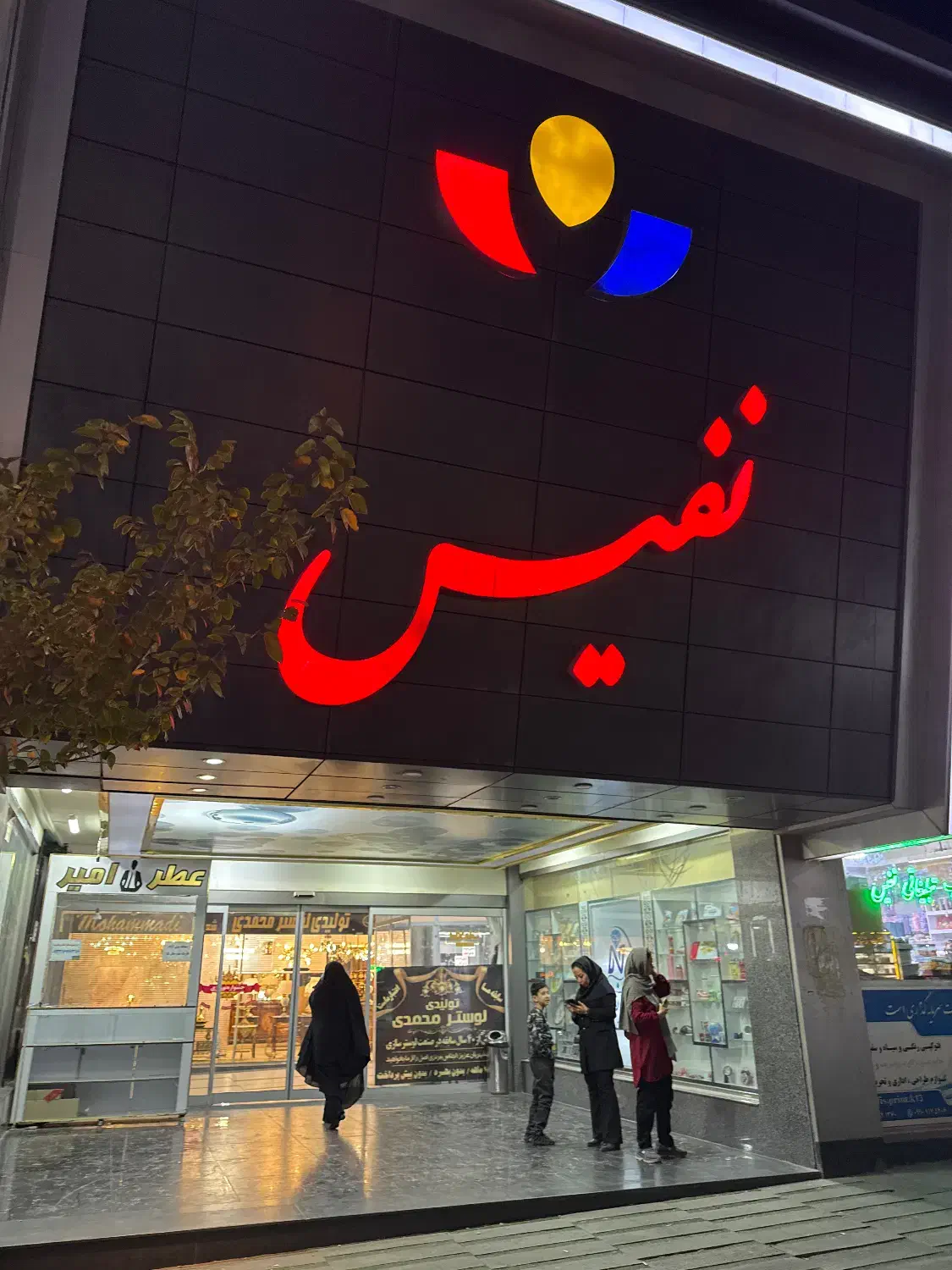 مغازه بیرونی در پاساژ نفیس|فروش مغازه و غرفه|سهند, |دیوار