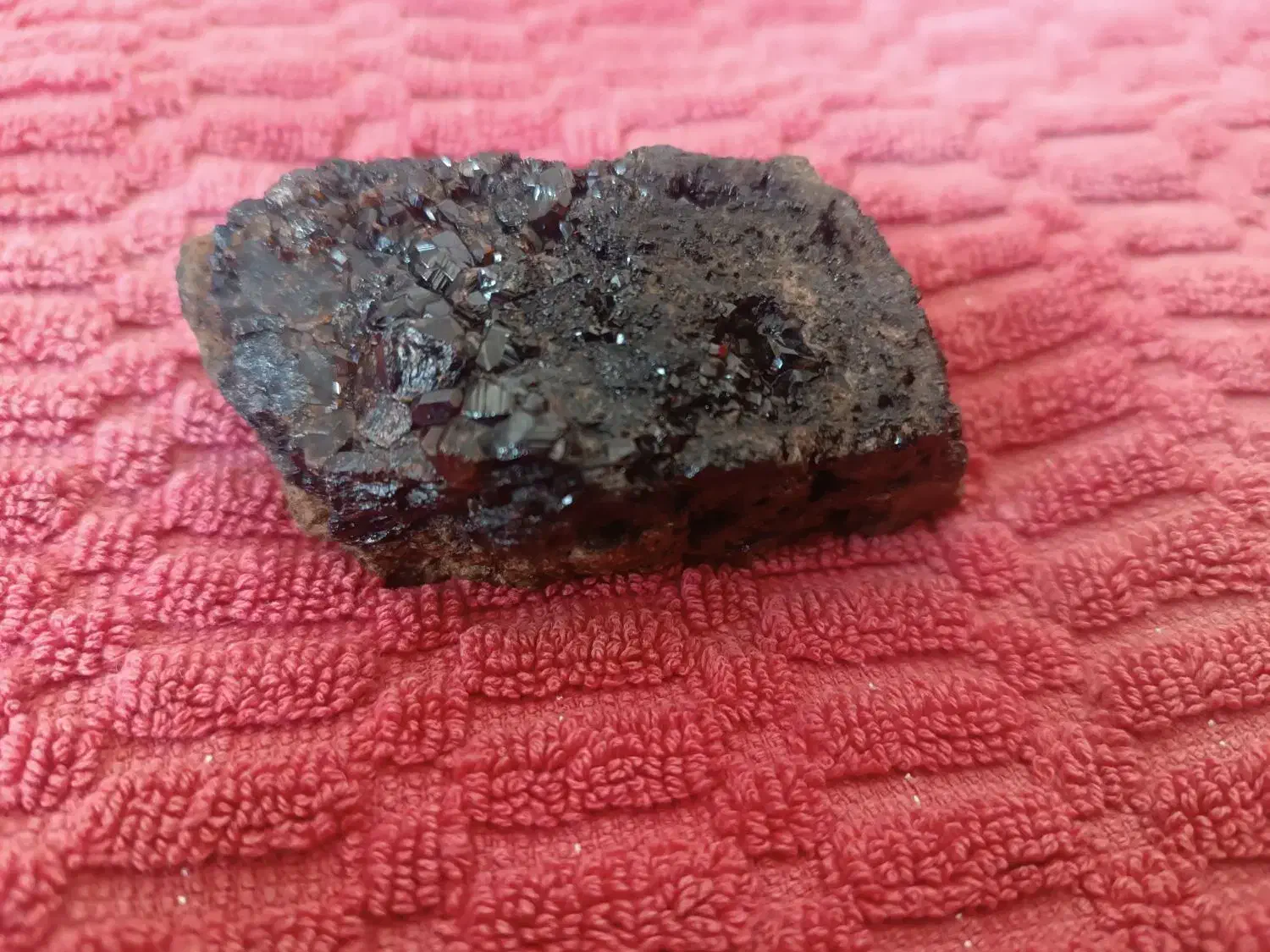 سنگ کلکسیونی|کلکسیون اشیاء عتیقه|قم, انسجام|دیوار