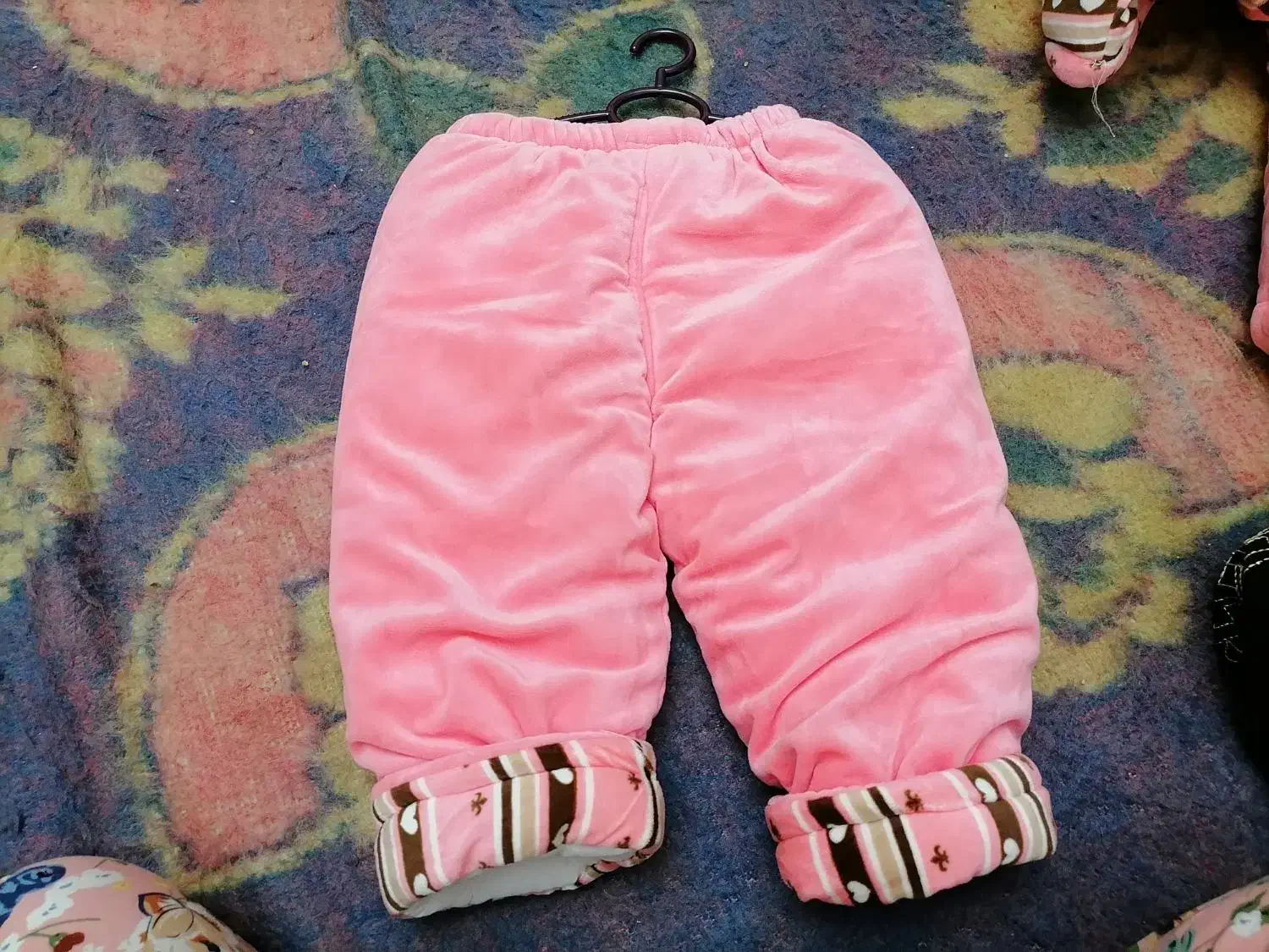 لباس گرمی|کفش و لباس بچه|دماوند, مسکن مهر گیلاوند|دیوار