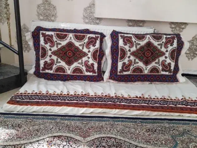 دو عدد پشتی ویک کناره یک ونیم متری پته بار نشده|پشتی|کرمان, |دیوار