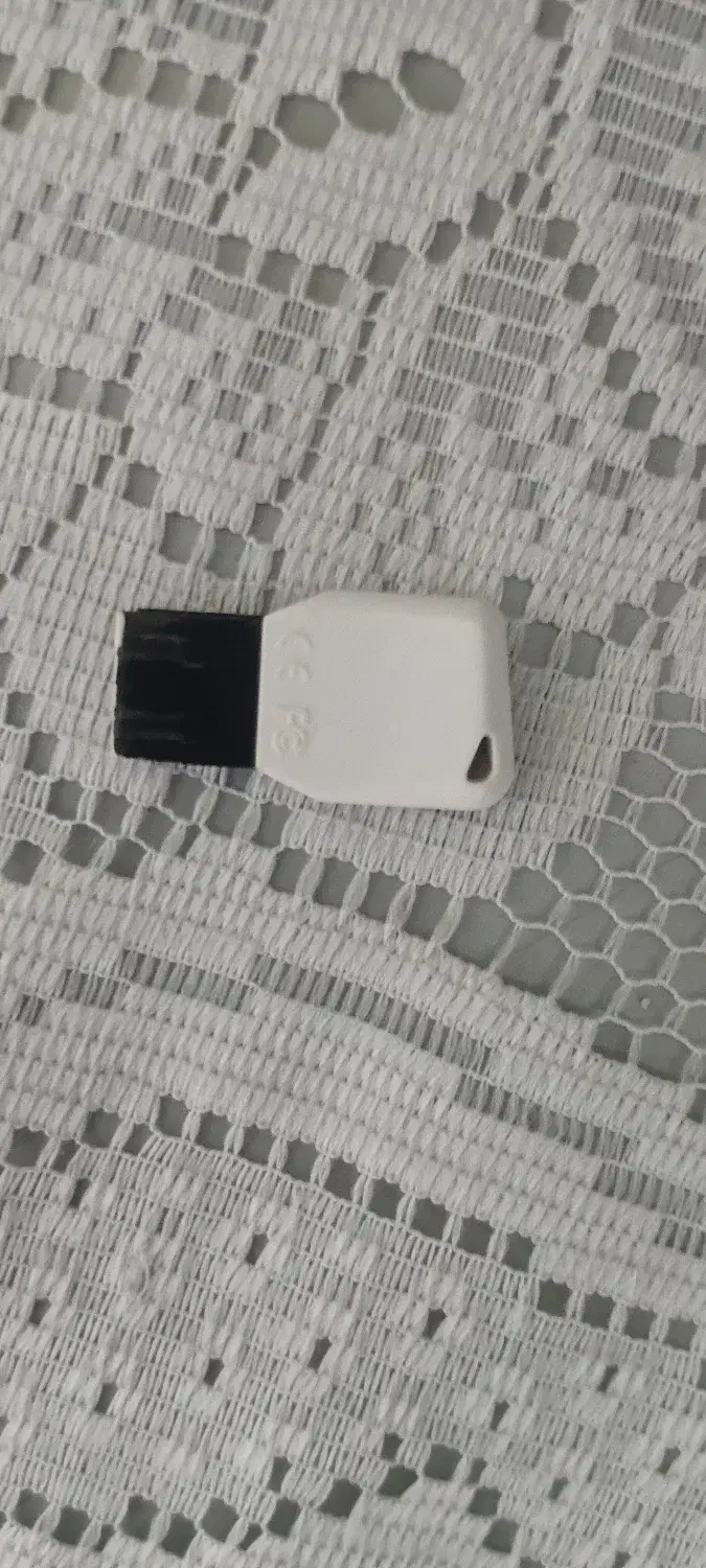 فلش ۳۲|قطعات و لوازم جانبی رایانه|فولادشهر, A4|دیوار