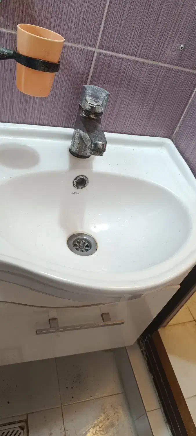 روشویی کابین دار سالم در حد نو|لوازم سرویس بهداشتی|لنگرود, |دیوار