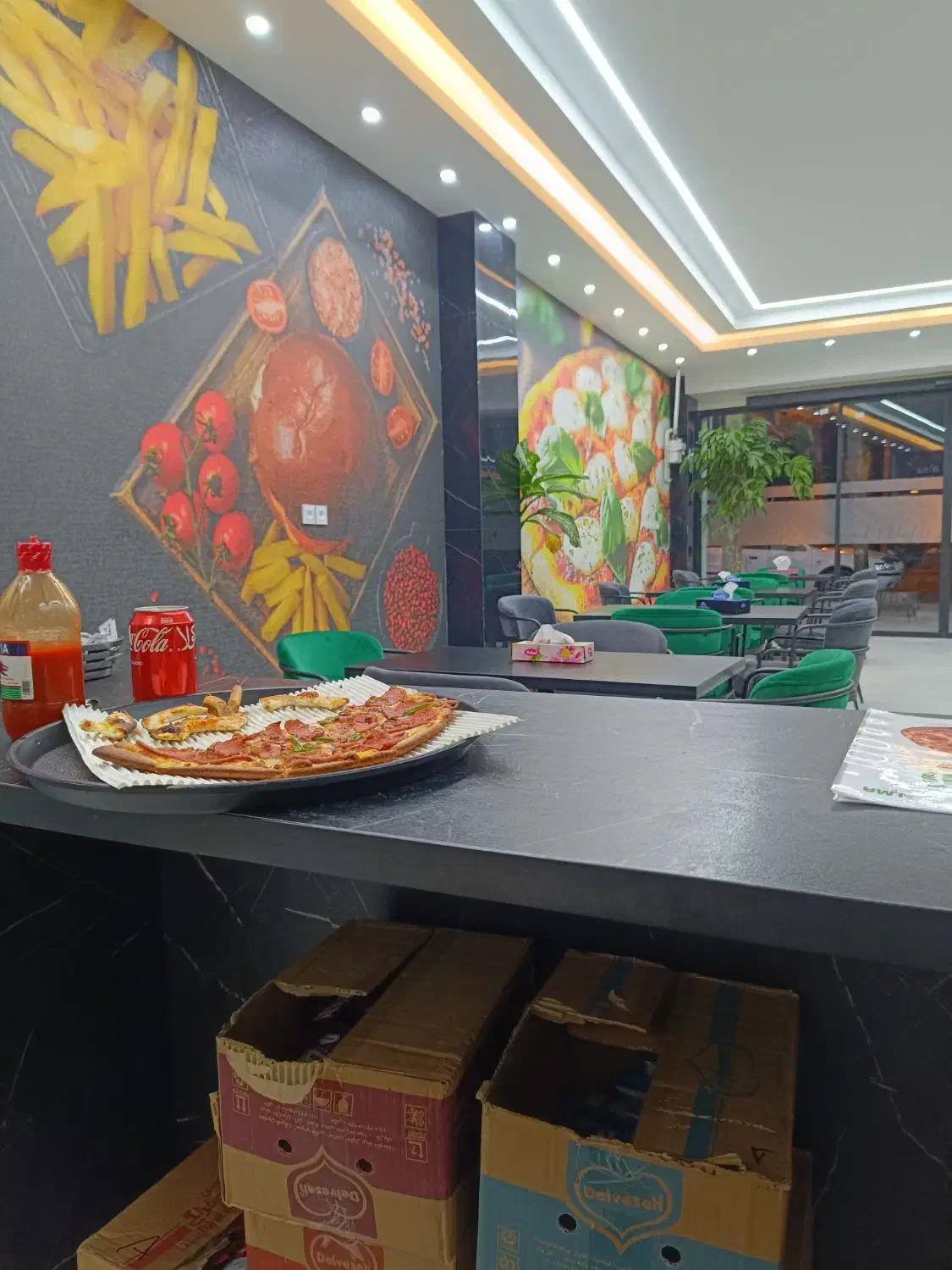 نیازمنده صندوق دار و کانتر کار|استخدام خدمات فروشگاه و رستوران|آران و بیدگل, |دیوار