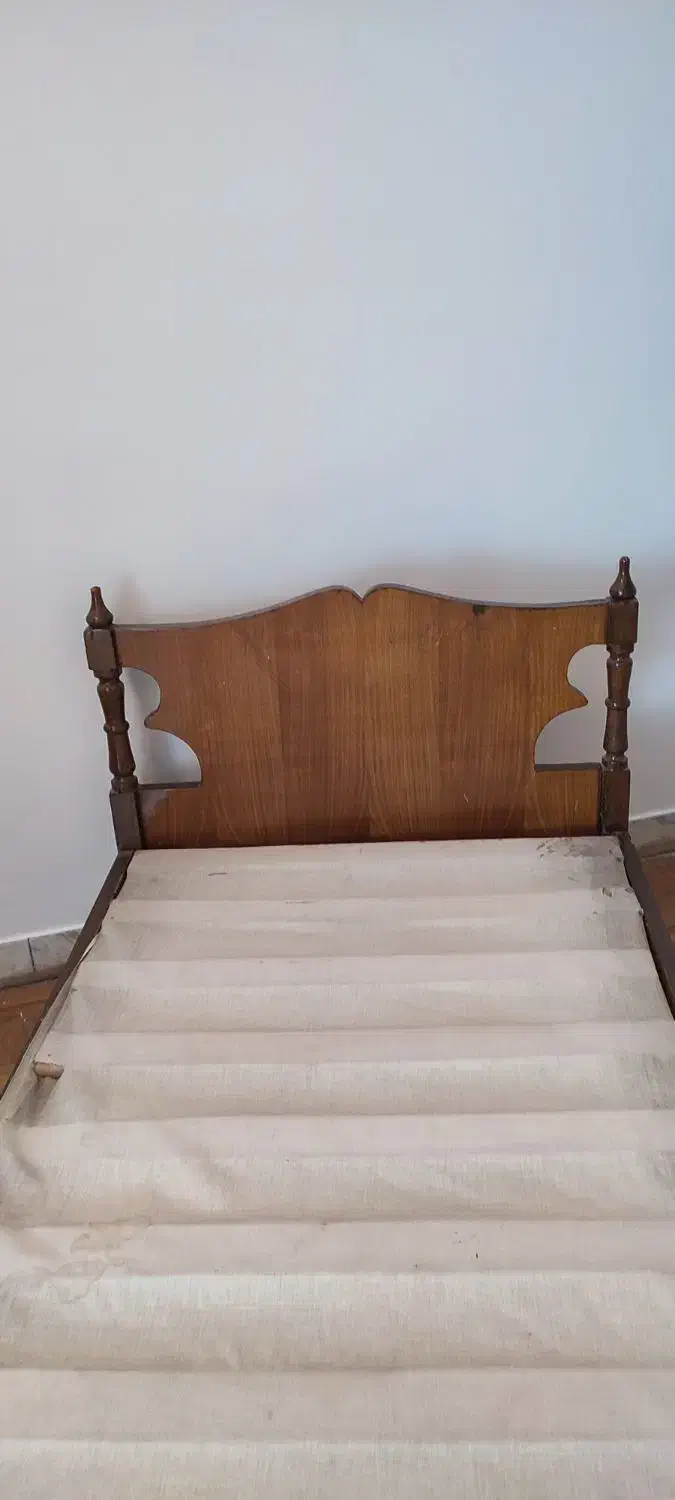 تخت یکنفره قدیمی|تخت و سرویس خواب|تهران, سهروردی|دیوار