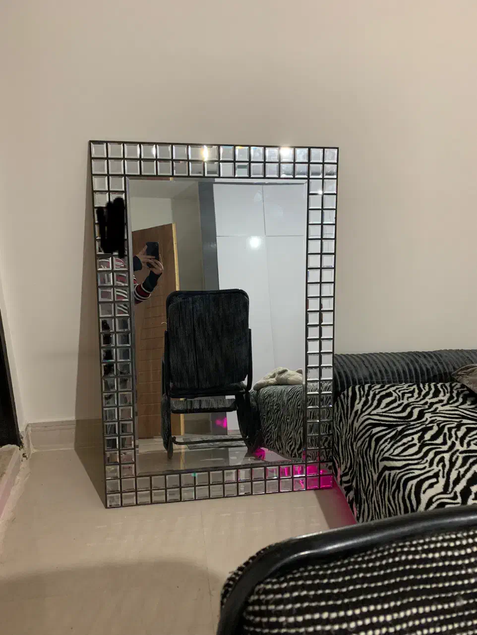 اینه نو|آینه|بیرجند, |دیوار