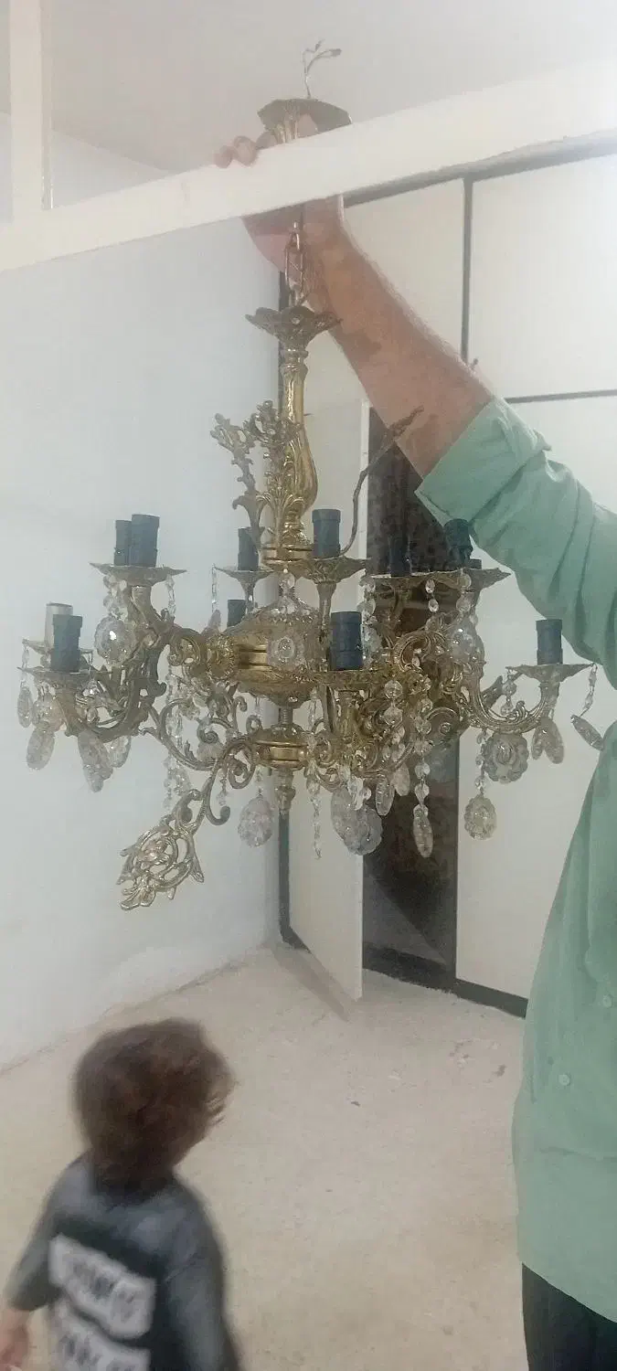 دو عددلوستر ۱۲شاخه برنز|لوستر و چراغ آویز|نسیم‌شهر, |دیوار