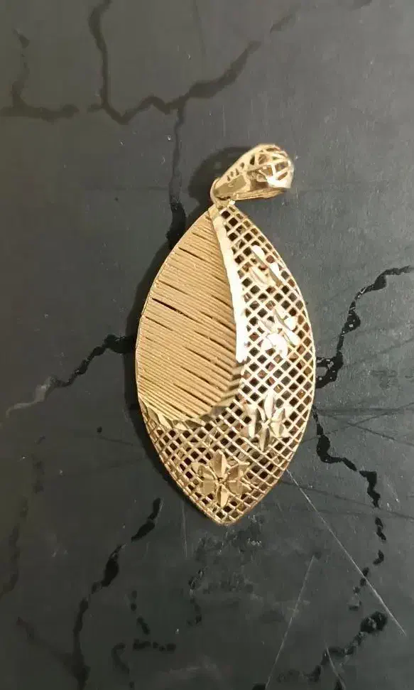 زنجیر و پلاک و گوشواره|جواهرات|کوه چنار, |دیوار