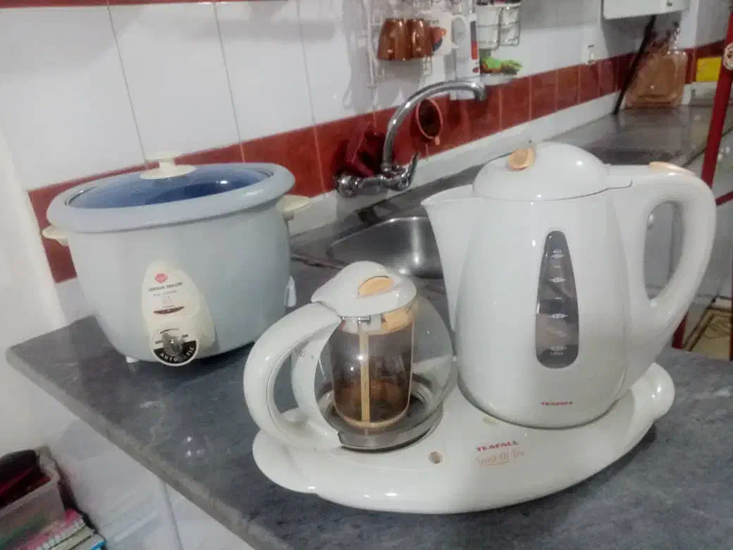 یک جفت لوستر.چایی ساز.پلوپز برقی|سماور، چای‌ساز، قهوه‌ساز|اندیشه, اندیشه فاز ۱|دیوار