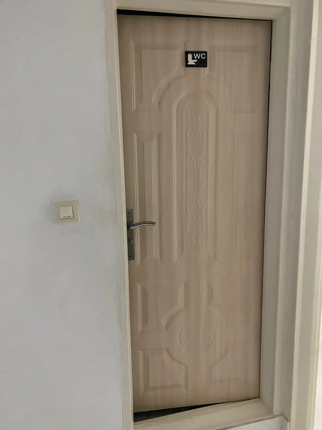 درب چوبی|مصالح و تجهیزات ساختمان|اقبالیه, |دیوار