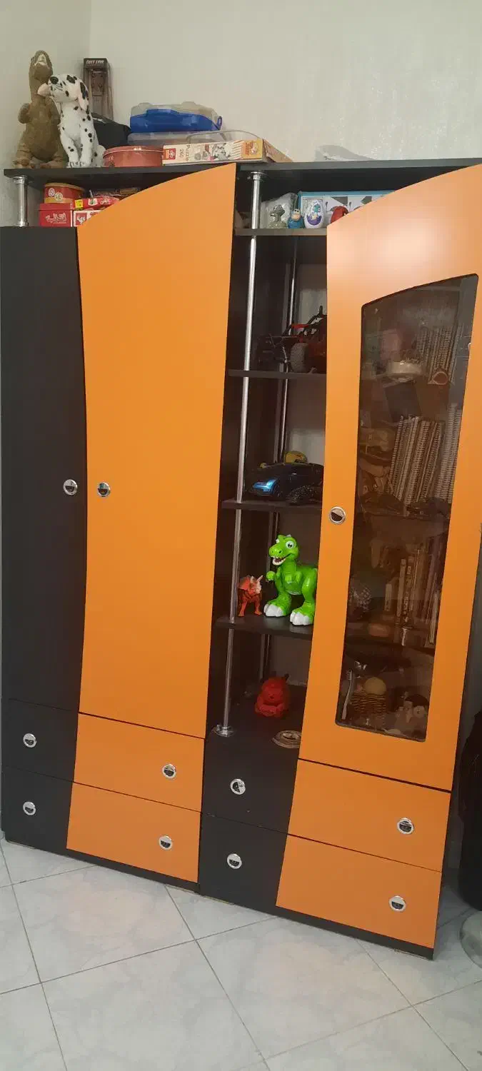 تخت خواب و کمد لباسی و کتابخانه|تخت و سرویس خواب|شیراز, چنچنه|دیوار