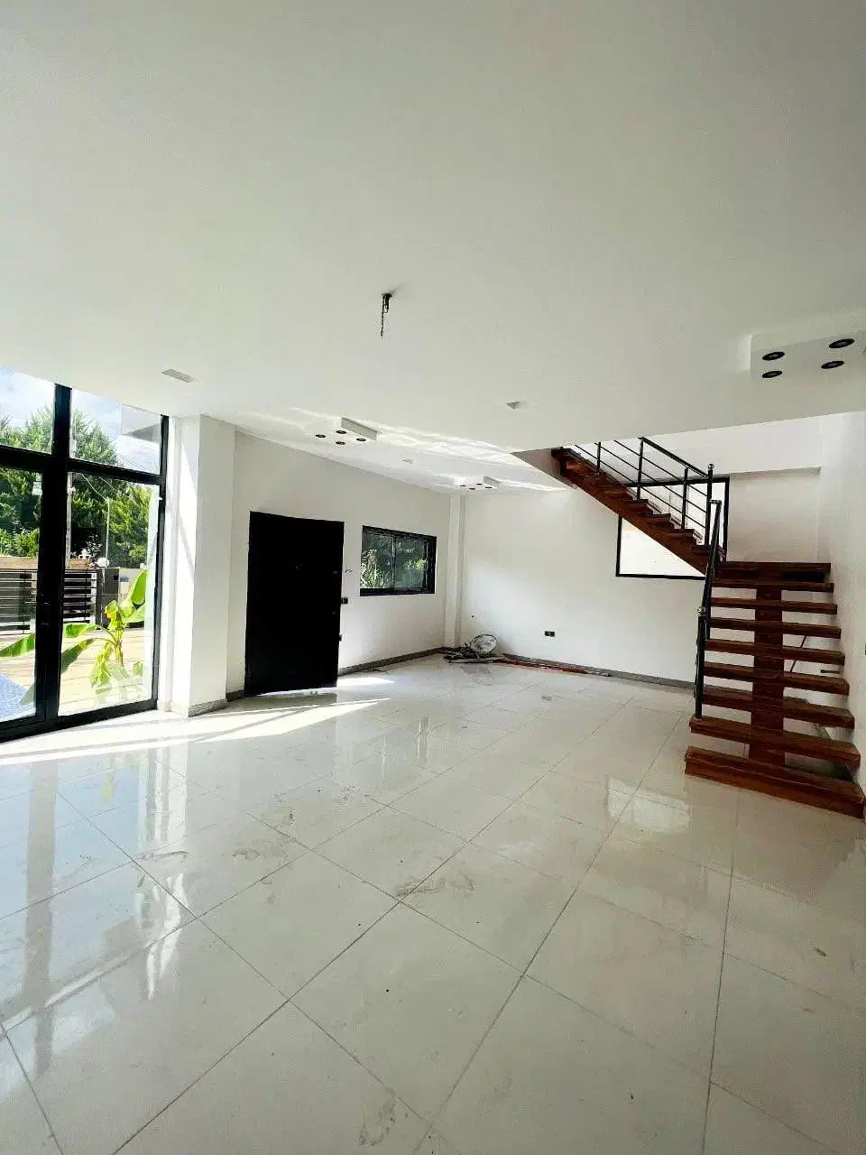 آبنما برکه آتشکده سنگی|خدمات پیشه و مهارت|اصفهان, جلفا|دیوار