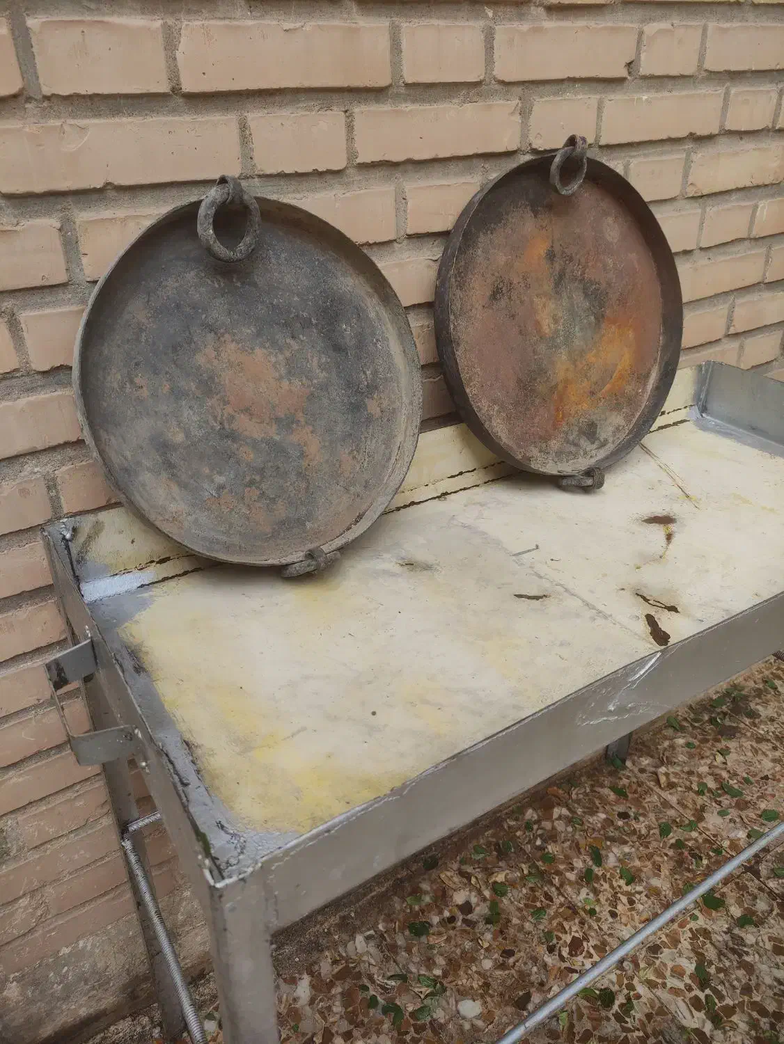 ماهی تابه آهنی قدیمی|کلکسیون اشیاء عتیقه|شوشتر, |دیوار