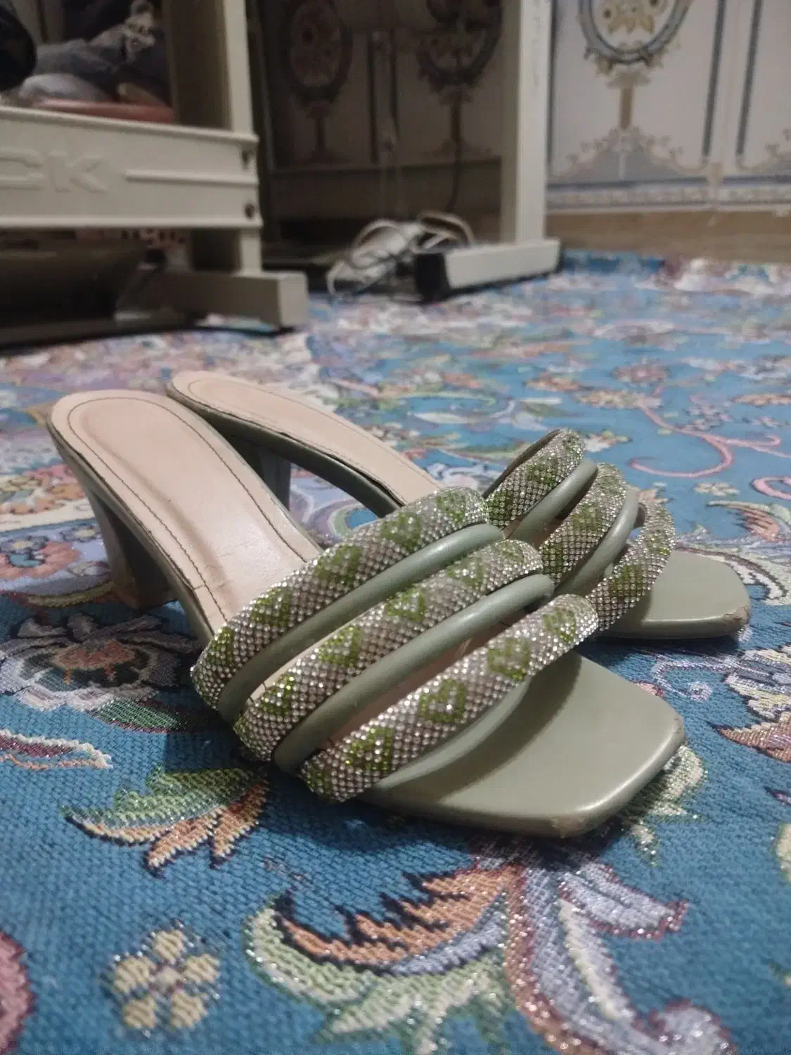 دمپایی|کیف، کفش، کمربند|اهواز, شهرک رزمندگان|دیوار