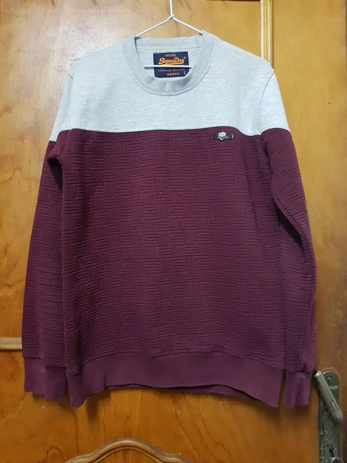 تعدادی لباس|لباس|لنگرود, |دیوار