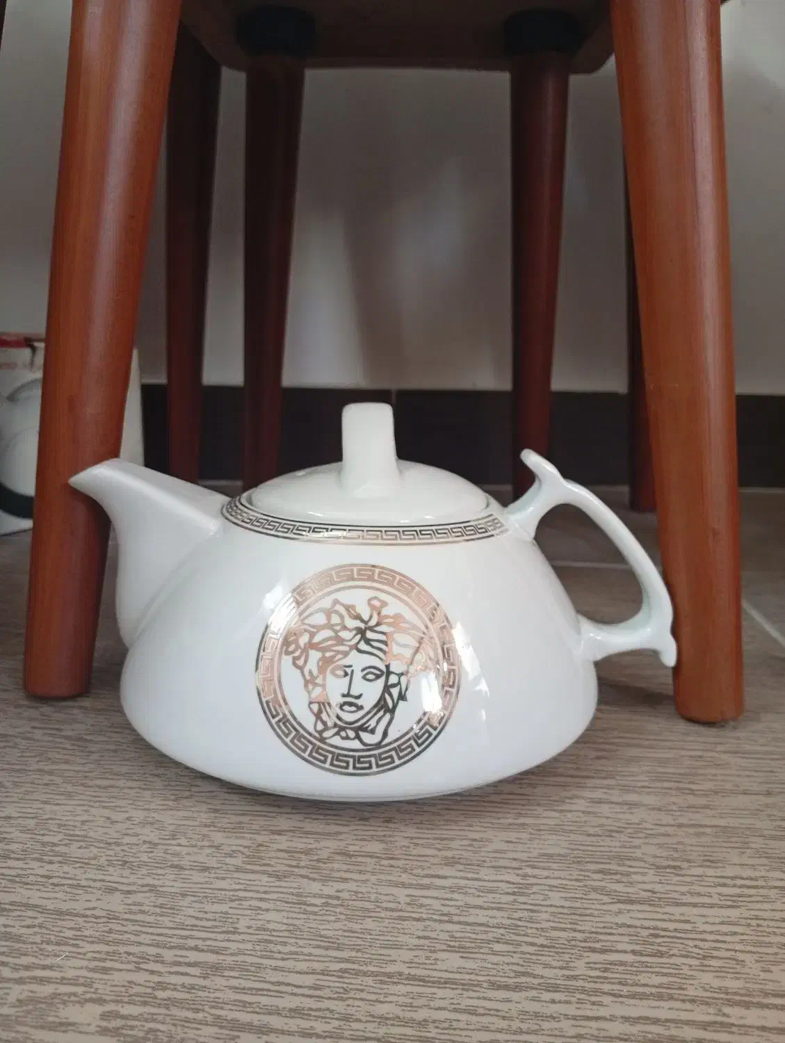 قوری بزرگ و زیبا و خاص|قوری، کتری، قهوهساز دستی|رشت, معلم|دیوار