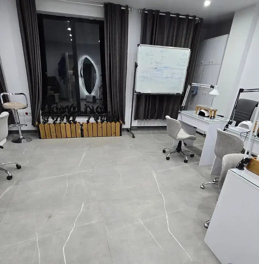 اجاره یک میز ناخن به پرسنل مشتری دار|خدمات آرایشگری و زیبایی|اراک, |دیوار