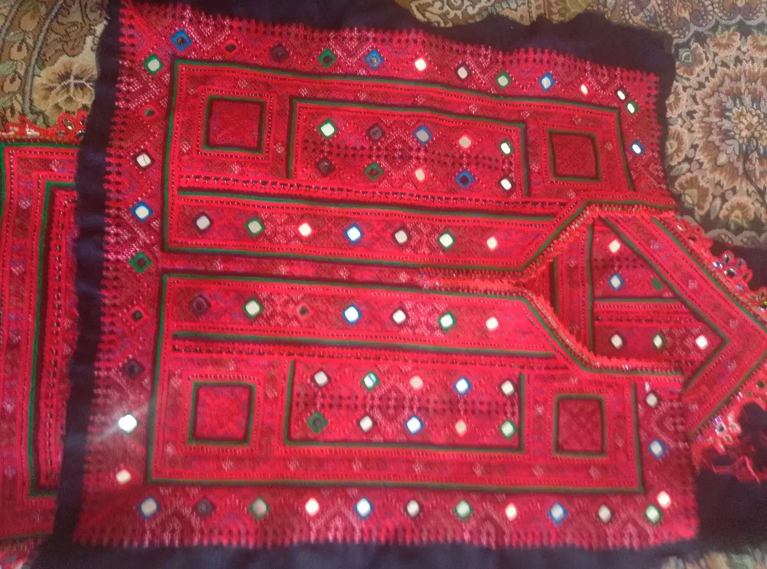 زیاستین چرخ و دست|لباس|خاش, |دیوار