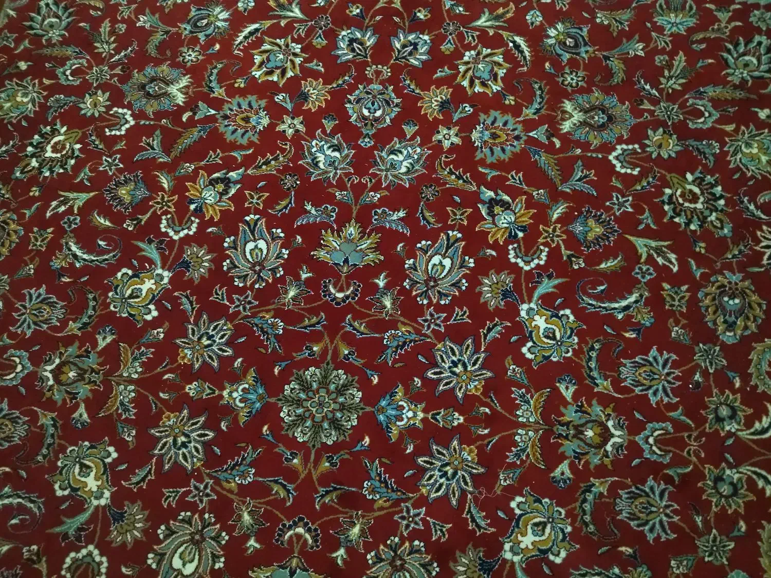 دوعدد فرش قرمز حرم|فرش|کاشمر, |دیوار