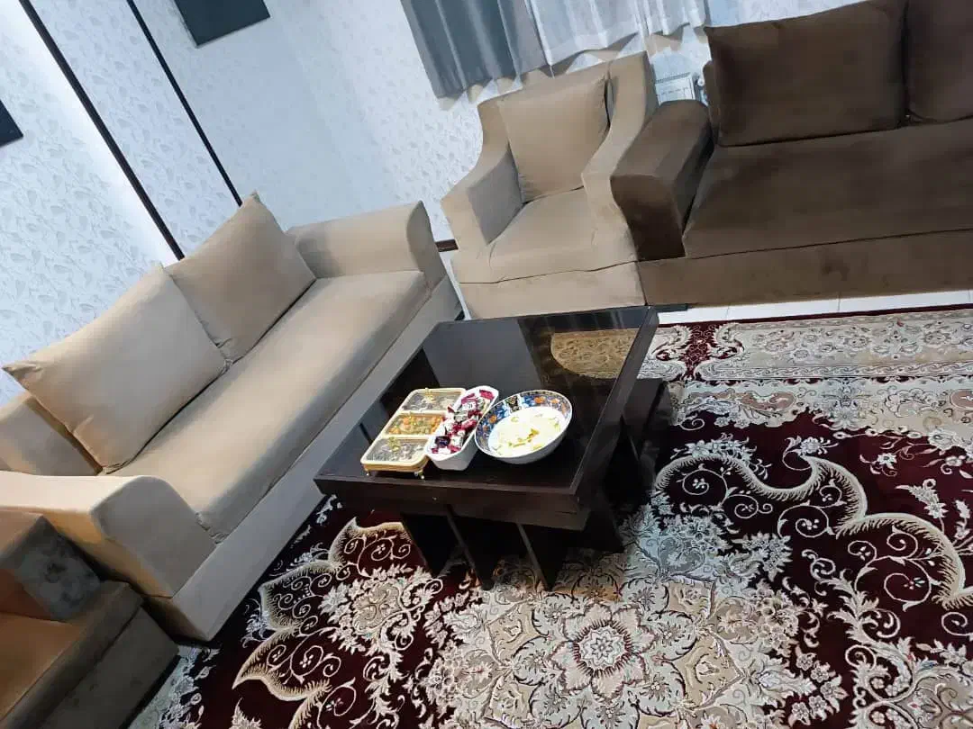 مبل راحتی 8 نفره سالم|مبلمان خانگی و میز عسلی|شاهین‌شهر, مسکن مهر|دیوار