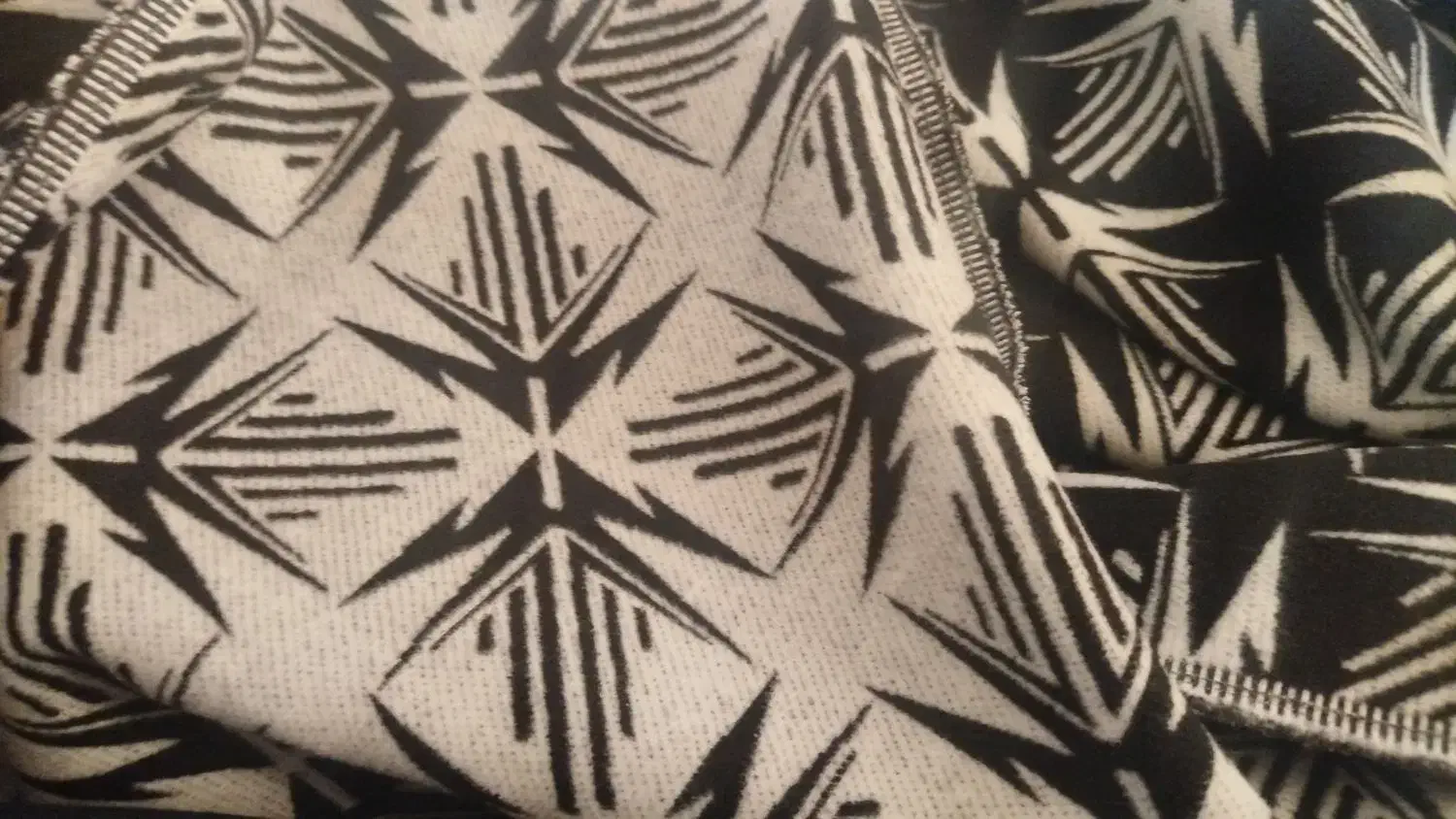 پارچه پالتویی|لباس|شیراز, صاحب الزمان|دیوار