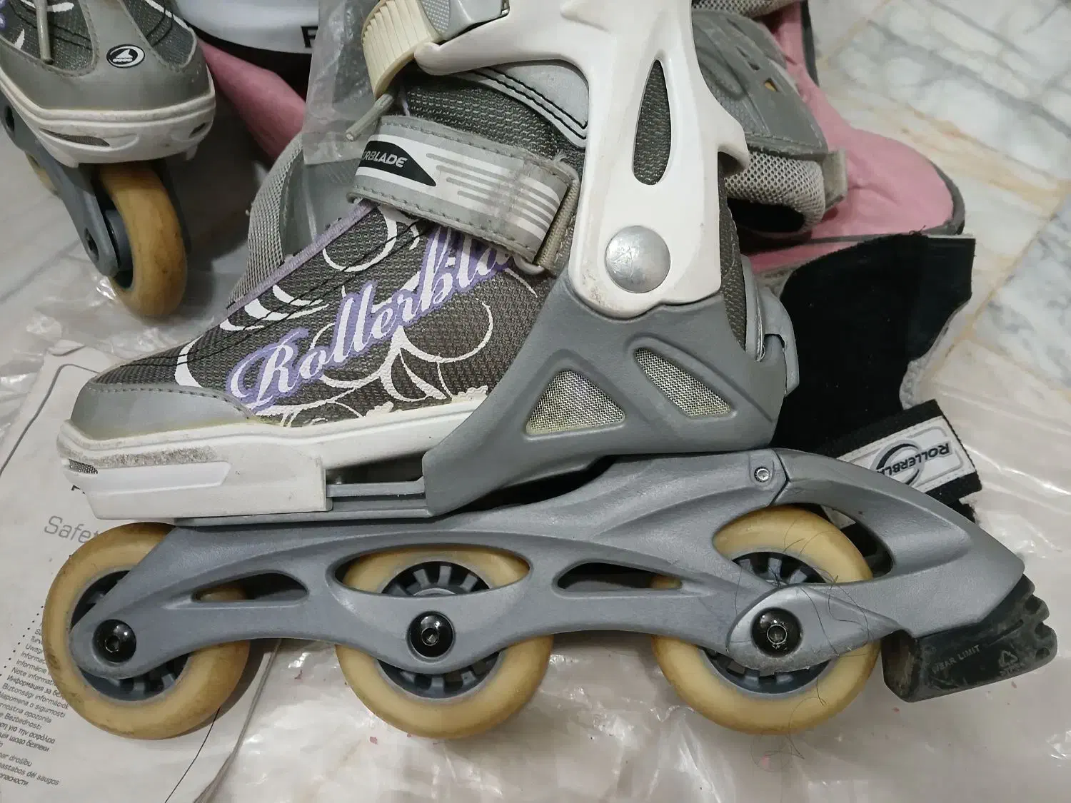 اسکیتRollerblad اصلی درحدنون|دوچرخه، اسکیت، اسکوتر|کرج, کوی کارمندان شمالی|دیوار