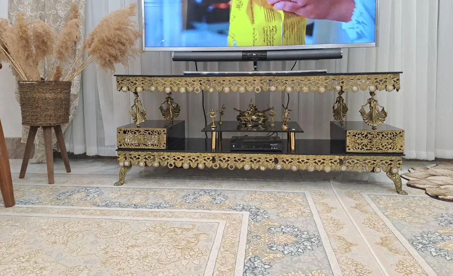 یک عدد زیر تلویزیون به فروش میرسد|میز تلویزیون|جوانرود, |دیوار