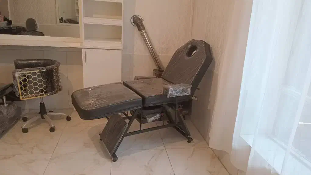 لوازم ارایشگری کاملا نو و اینه کنسول|آرایشگاه و سالن‌های زیبایی|صوفیان, |دیوار