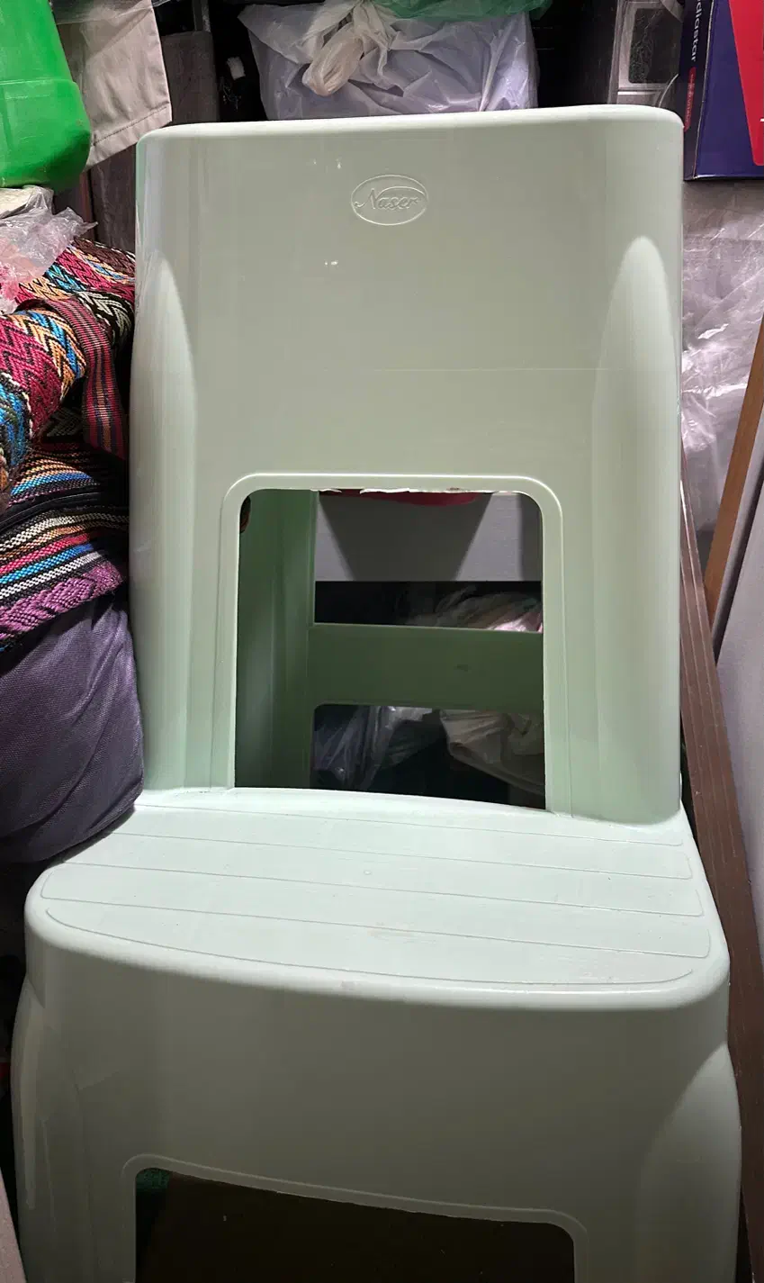 چهارپایه پلاستیکی|صندلی و نیمکت|ساری, |دیوار