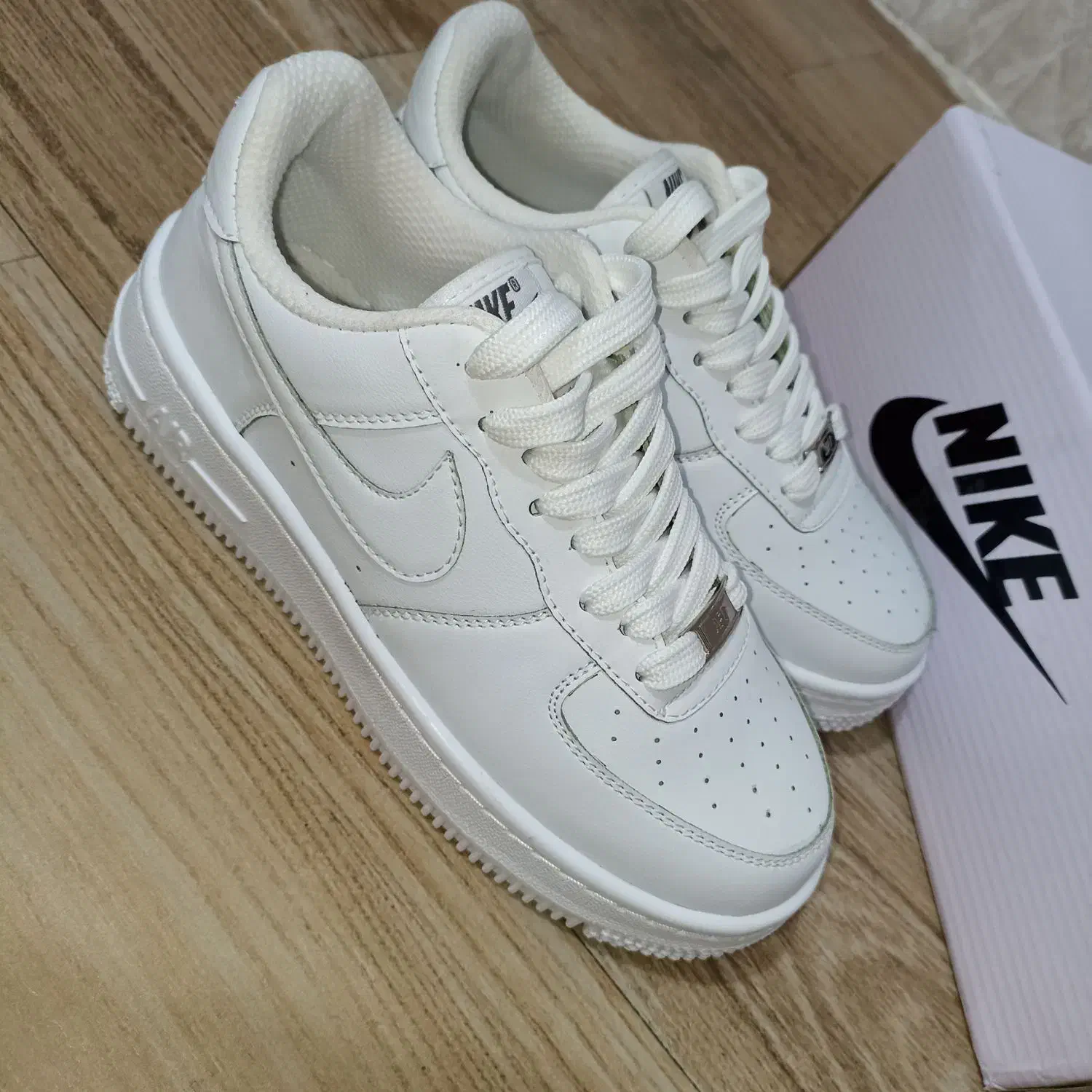 کفش نایک سفید|کیف، کفش، کمربند|مشهد, آزادشهر|دیوار