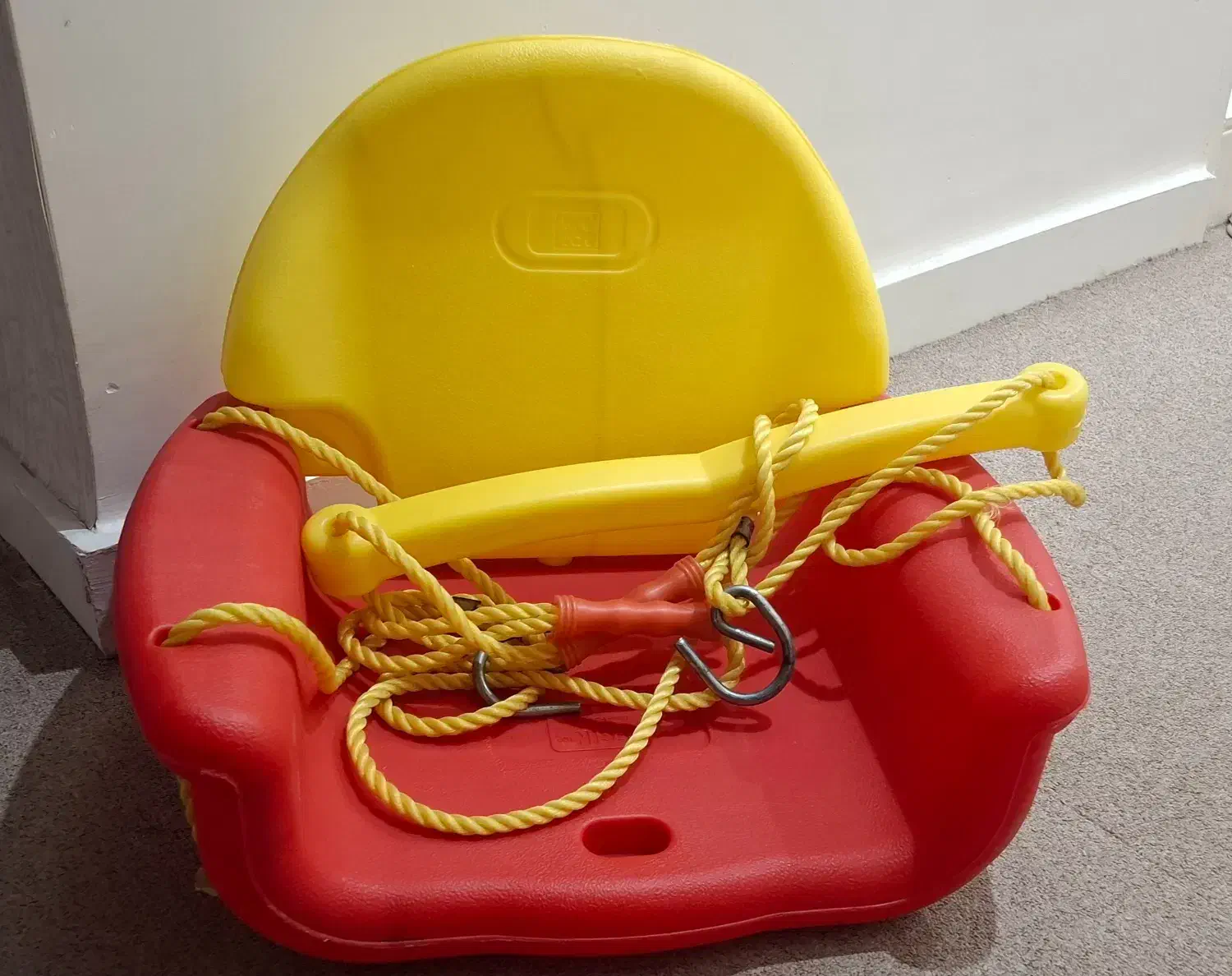 تاب|اسباب‌بازی بچه|اهواز, کوی باهنر|دیوار