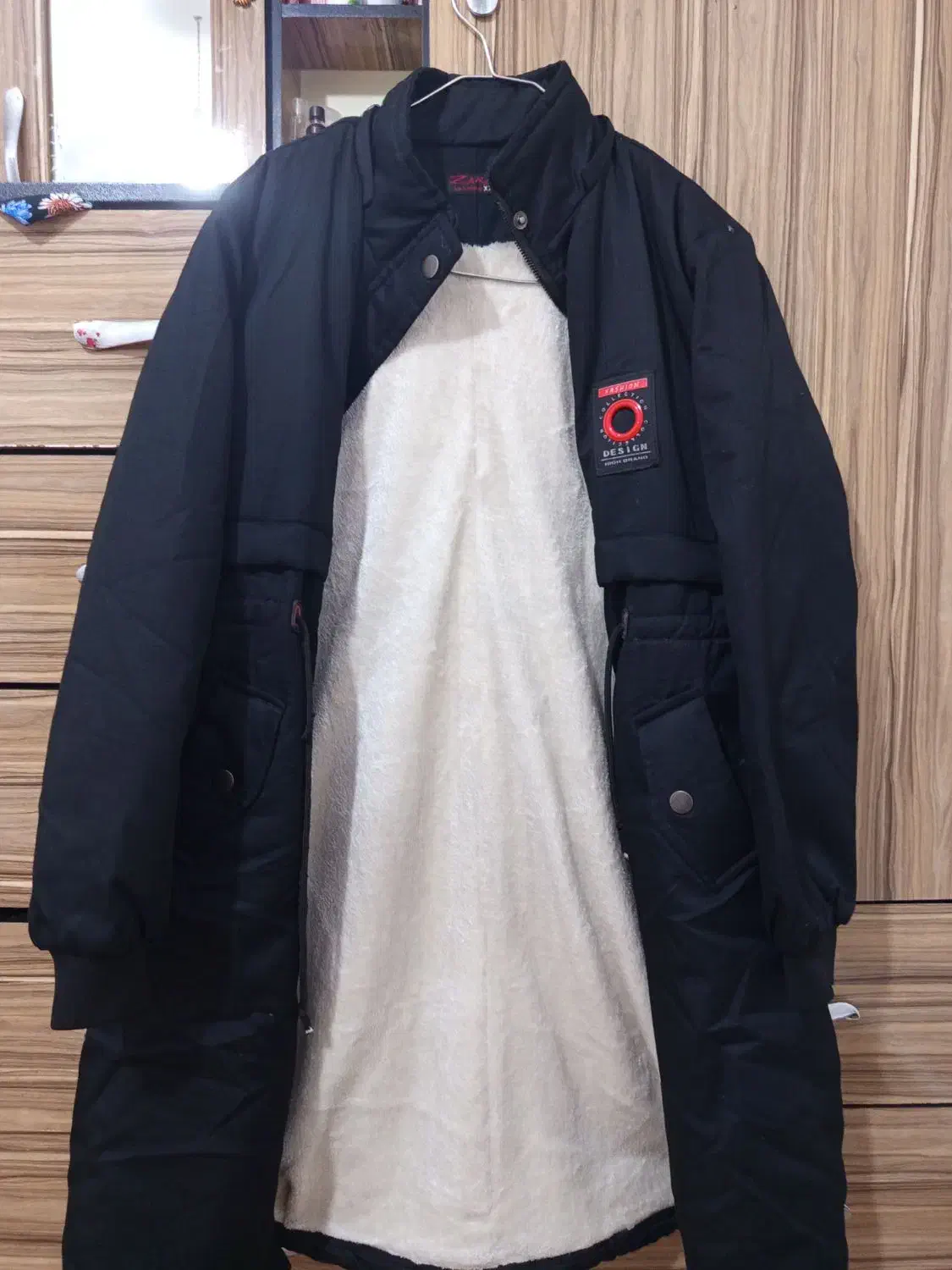 کاپشن|لباس|پاوه, |دیوار