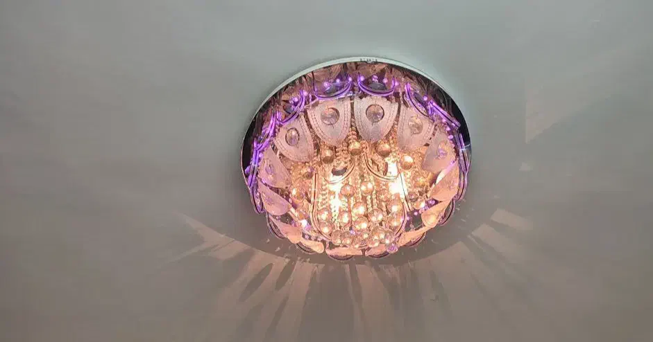 لوستر چند رنگ|لوستر و چراغ آویز|قدس, شهر‌قدس|دیوار