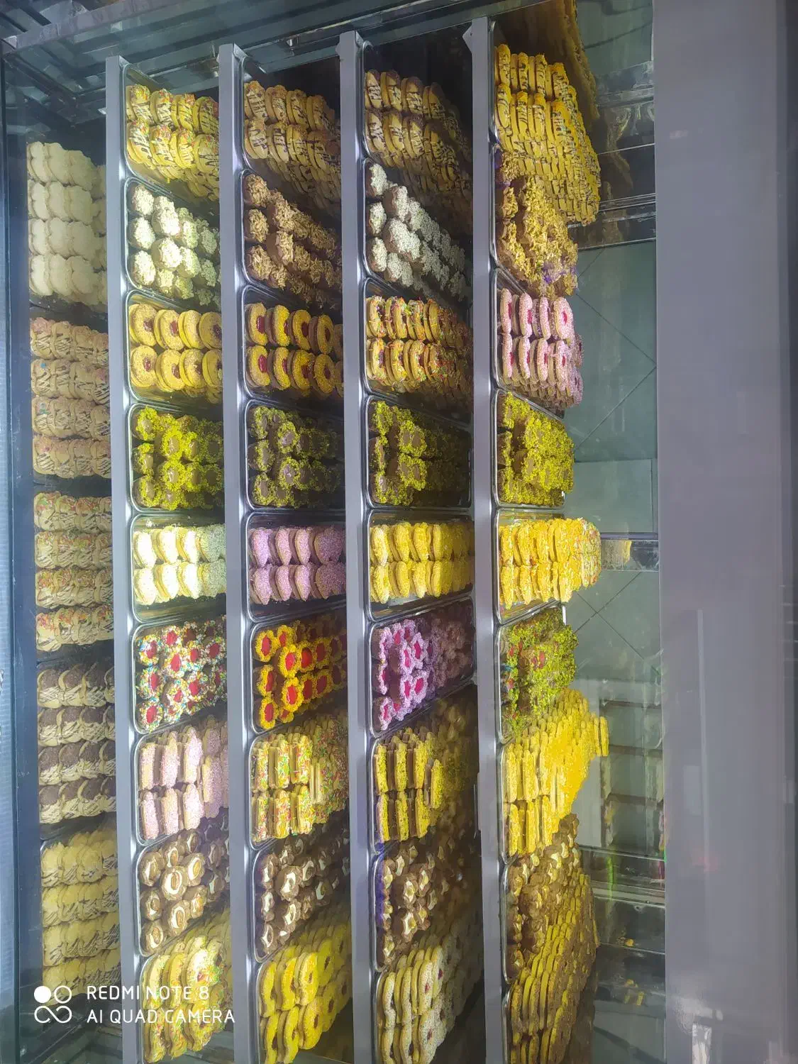 به یک همکار خانم جهت کار درکارگاه قنادی نیازمندیم|استخدام خدمات فروشگاه و رستوران|الوند, |دیوار