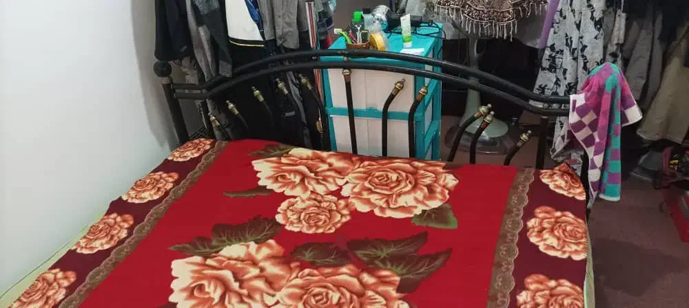 تخت دونفره فلزی سالم به همراه خوشخواب|تخت و سرویس خواب|رشت, منظریه|دیوار