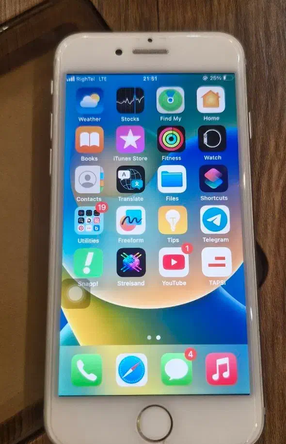 ایفون 8 256|موبایل|فولادشهر, A4|دیوار