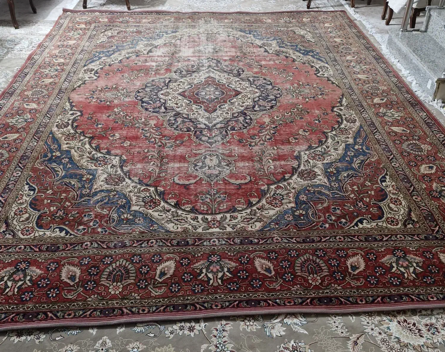 فرش دستبافت عتیقه. پشم و رنگ گیاهی|فرش|حمیدیا, |دیوار