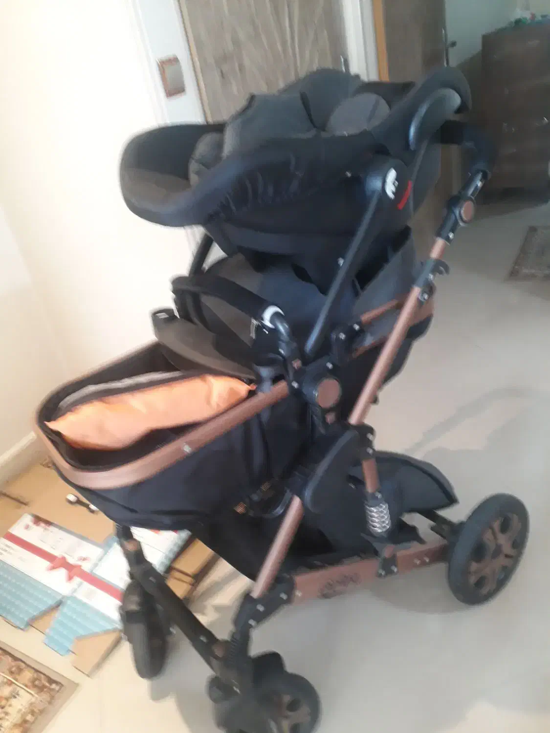 کالسکه و کریر آسپرینگ در حد نو به همراه اغوش|کالسکه و لوازم جانبی|بابلسر, |دیوار