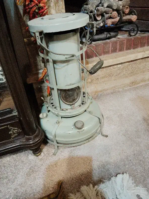 چراغ علاالدین ومیز و صندلی|کلکسیون اشیاء عتیقه|رویان, |دیوار