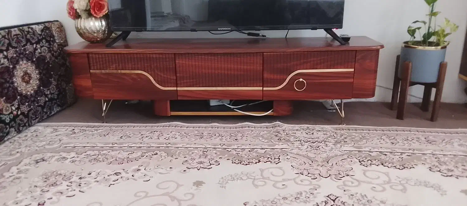 میز تلویزیون در حد نو|میز تلویزیون|دهگلان, |دیوار