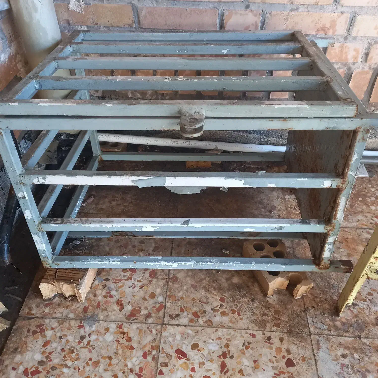 قفس پمپ اب|ابزارآلات|شوشتر, |دیوار