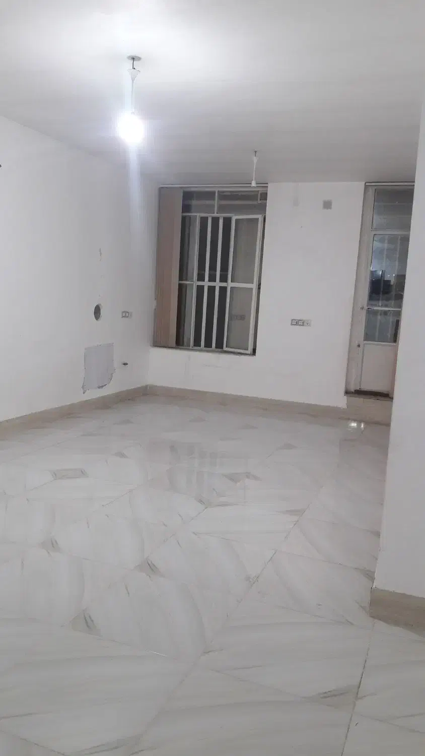 دوخوابه ویلایی طبقه بالا شیک وتمیز سالن بزرگ|اجارهٔ خانه و ویلا|شیراز, شهرک والفجر|دیوار