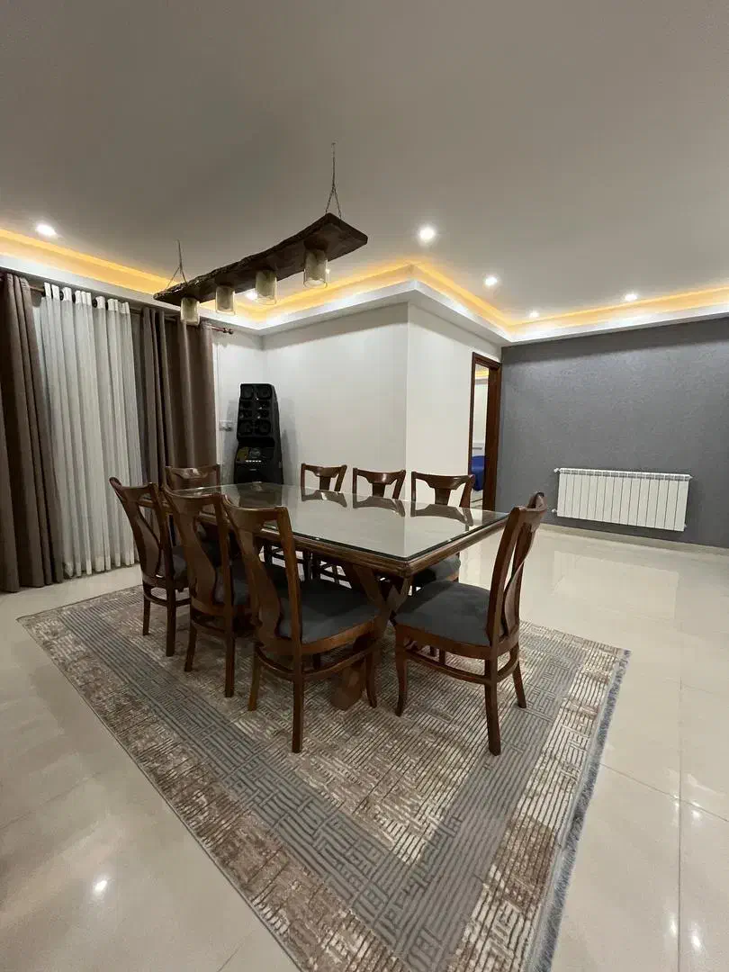 ویلا قوی سپید انزلی|اجارهٔ کوتاهمدت ویلا و باغ|بندر انزلی, معلم|دیوار