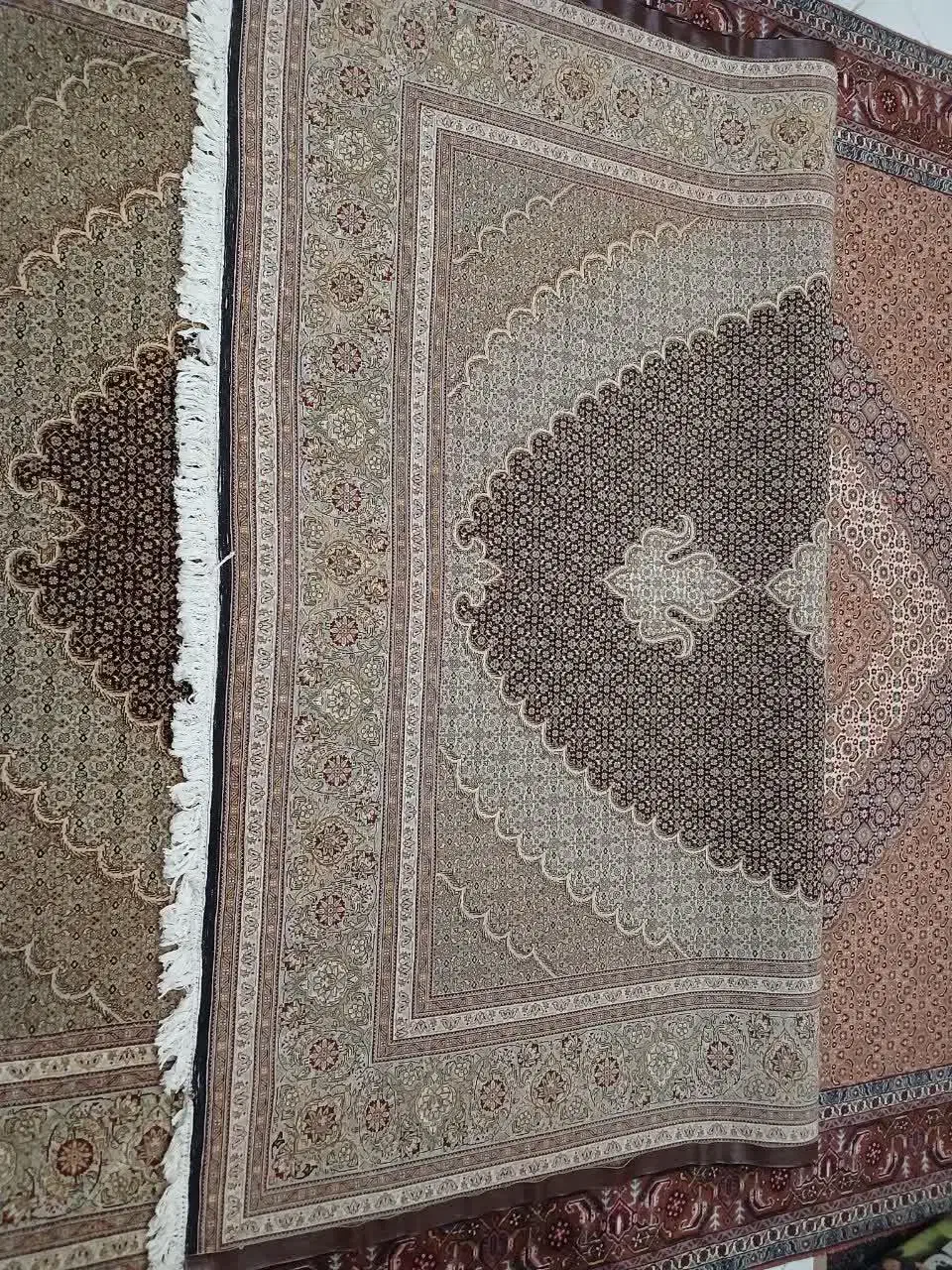 فرش دستباف چله ابریشم ماهی|فرش|کرج, ساماندهی|دیوار